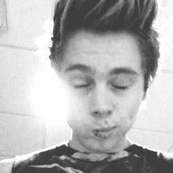 ashtonsmybitch's profile picture. thats cool baby.