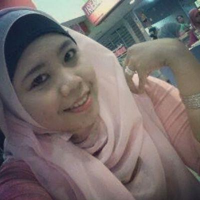 MissAieen's profile picture. Manusia biasa Чб Hidup dgn KesederHanan, Hanya Ingin Hidup Tenang ßάhάğîά Dunia dan Akhirat.