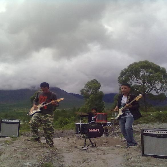 Official twitter of Gedhobax's Band @ady_GEDHOBAXS / @chikoPg27 / @rwoblelhawah / THANK'S FOR #FOLLOWBACK