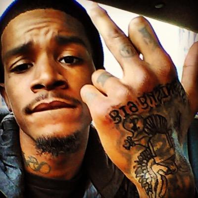 #PremiumFamilia #VinciCartel @Icherrysweet BITCHES ✊
