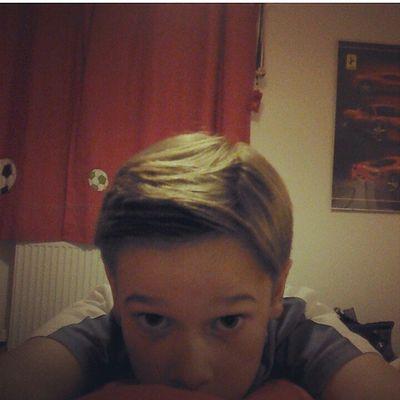 Hi, I'm a youtuber. In my videos I do: FIFA 15 pack openings, vlogs and more! Please check out  my channel and subscribe!