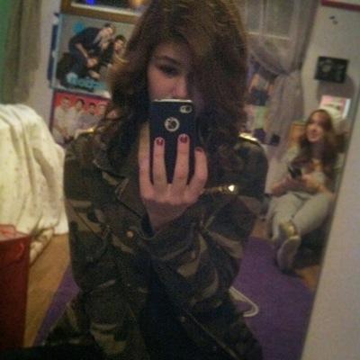 Im just a strange girl, wanting a normal life..