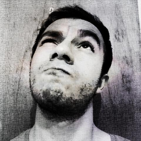 Amante de la literatura, la música ochentera y del café, estudiante de comunicación