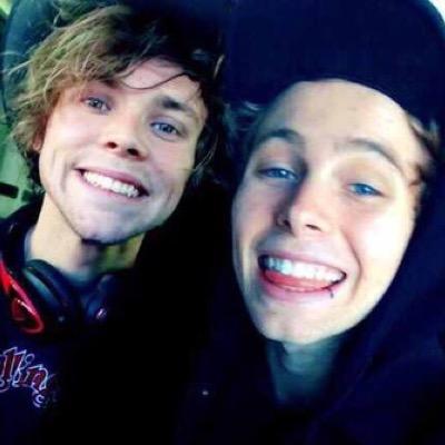 ValeSun5SOS's profile picture. 