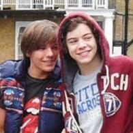 I am a big 1D-Fan from germany. I am 14 years old. my Favourites are Louis, Harry, Liam and Niall. I would think it's the right person follow me. I follow back