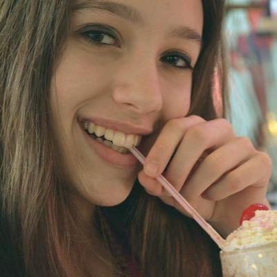 Buscamos a Lola Chomnalez una chica Argentina que se fue de vacaciones a Uruguay, salio a caminar y no volvio. Si sabes o podes aportar algo llama⬅️