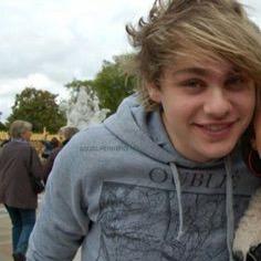 hi cutie, go follow @deepthroatmuke and ask for a follow back