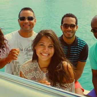 Rvanzoelen's profile picture. 