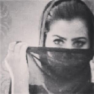 امرأة مؤمنة بالله ، متذوقه لشعر ، اعشق الطبخ , يجذبني كل ماهو  جميل , قياديه , حقانيه , فلاويه . مرحه