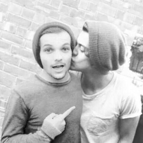 angelst0fly23's profile picture. •I have loved you since we were 18. •@brunomars, my other love. •I'm in love with Bruno since 2009. •#LarryisREAL.