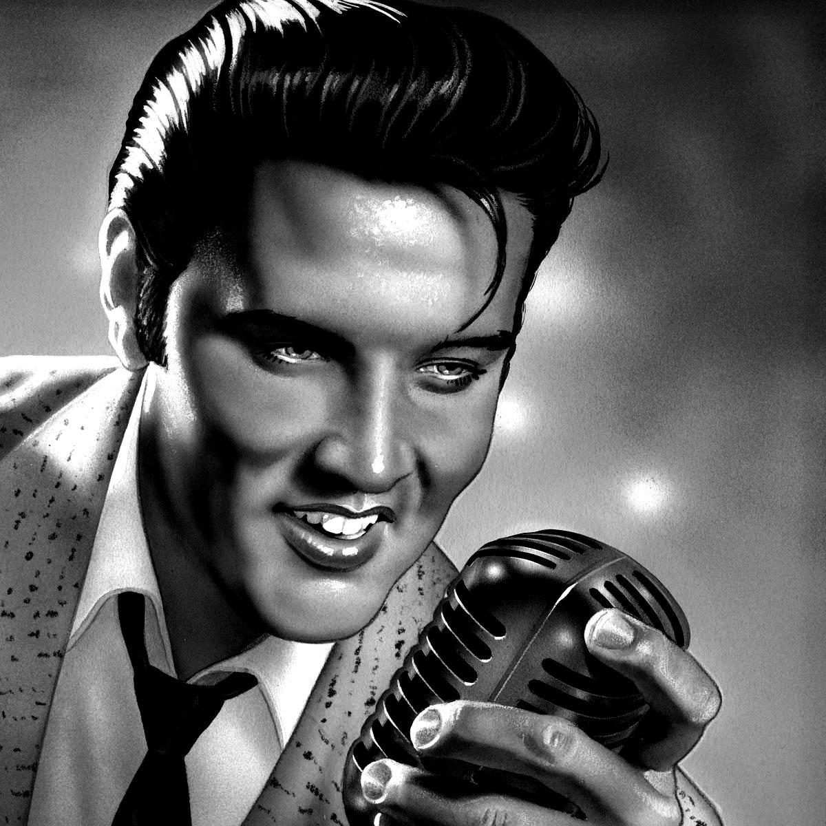 En el corazón siempre estará él, el Rey del rock and roll, Elvis Presley. Mi segunda pasión es el motor.