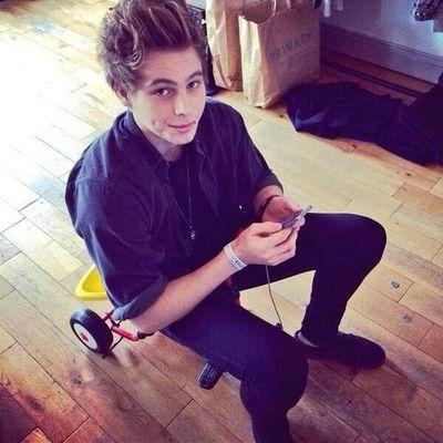 5SOS ARE LIFE♡ 0/4 || StereoKicks are my faves 0/8 || auditioning for x factor 2015 || 2k loading..0.8%