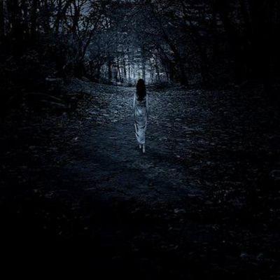 unacaperucitamo's profile picture. Alter ego de una mujer que se esconde de la realidad