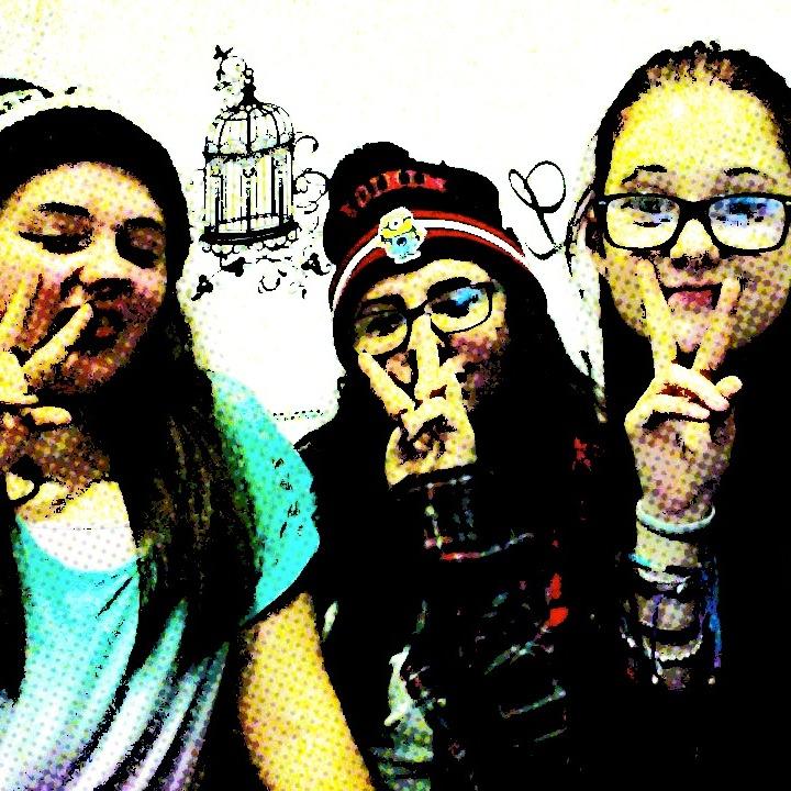 youtube- ItsOurLife
personal accounts @sarah1sue
                              @deonyoutube05
                              @jade_bell72