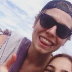 i am in love with Luke Hemmings lukeey/4 0/5 September 25th 2014 ❤️