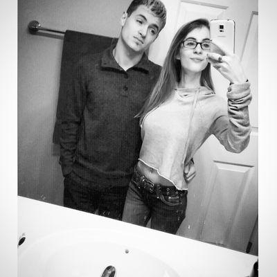 howdostitweet's profile picture. what's twitter?