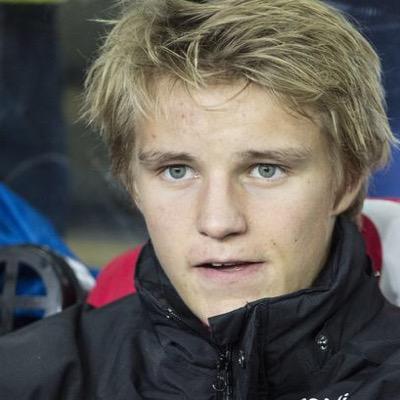 Hyllest/Parodi.
Martins Ødegaard does not an official Twitter account.