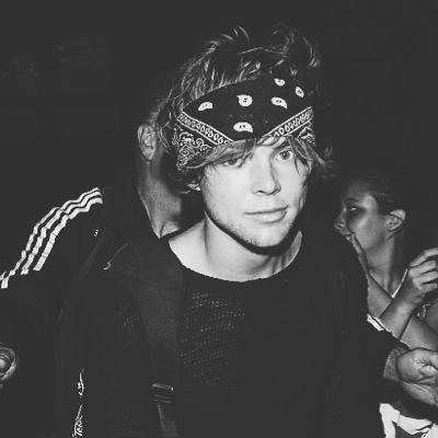 free follow from @irwinsacne bc i love you!