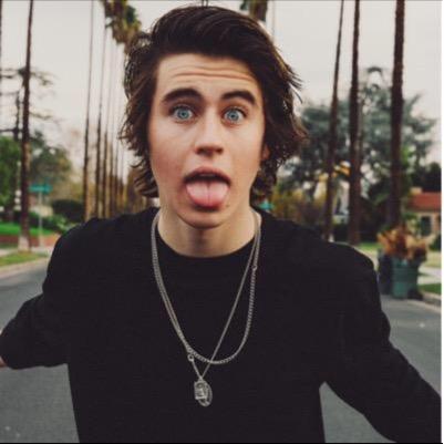 shdjjdjfjdnsif1's profile picture. FOLLOW @specialdallas AND TURN ON HER NOTIFS TO GET A FOLLOW FROM NASH AND CAM