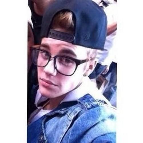 follow my main account with a Justin follow @DOUGINGBIEBER