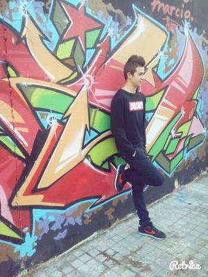99. 'Muchos cuando ries, pocos cuando lloras.'
