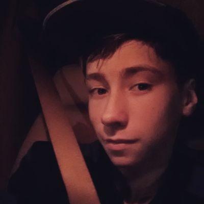 Hello! My name is Riley, I love to play Zelda, and mostly a lot of Call Of Duty games! I love to talk and make friends! #followme!