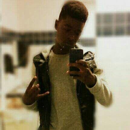 New to Twitter. Single 14 years old. Hirschi high school. Baseball and soccer. Don't follow to unfollow.