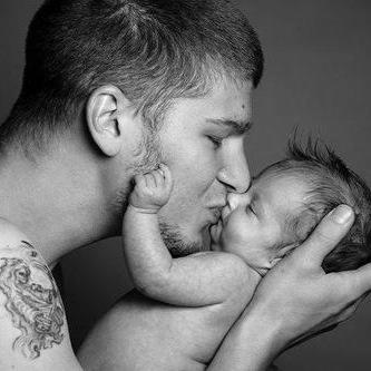 I'm a single father of a beautiful baby girl. I love football, having fun, and partying! Looking for a girl to have some fun&wants a baby in her life. Hit me up