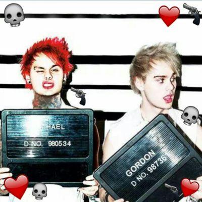 × Clifford twins ×

• Michael,,bi,,single •
• Gordon,,bi,,single •

RP/FL