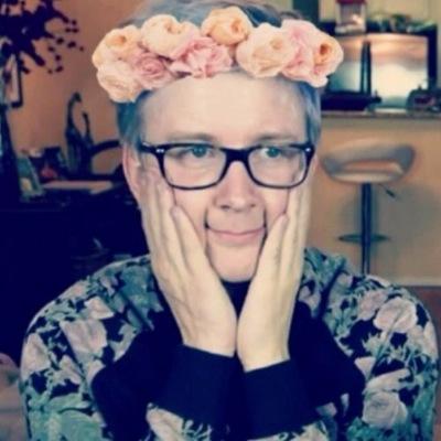 if you wouldn't mind, but to go follow my personal @wildflow3rs_ . that would make my day! :D