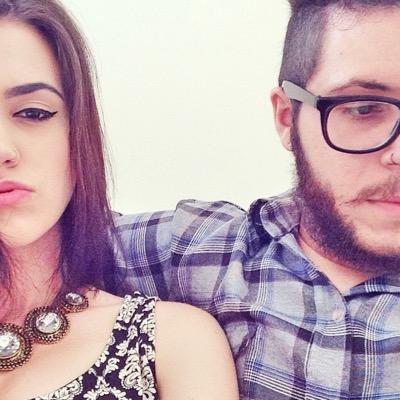 Às vezes chora à tôa, às vezes fecha a cara de um jeito que ninguém sabe explicar. Mas passa com o tempo e logo volta o sorriso que ilumina o mundo inteiro.