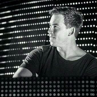 Jugador de baloncesto, exjugador de tenis. Edm. Hardwell. Tomorrowland, UMF.Dj paul. DeckSweepersOfficial