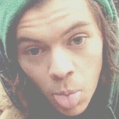 @shiver43370 (: can u guys please follow her ?? Just ask her if you would like another follow !Thank you xx.