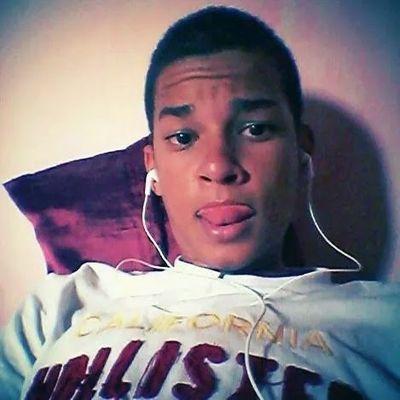 [ A alegria é o que nos comove ] ✌