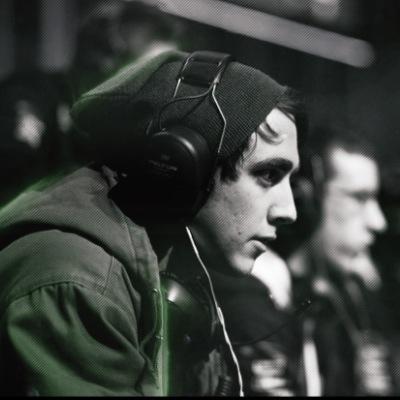 Jogador de call of duty competitivo ! @Clayster fan :)
