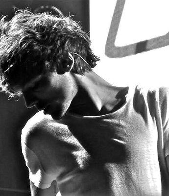 sparkling_lwt's profile picture. LOUIS TOMLINSON IS MY HERO