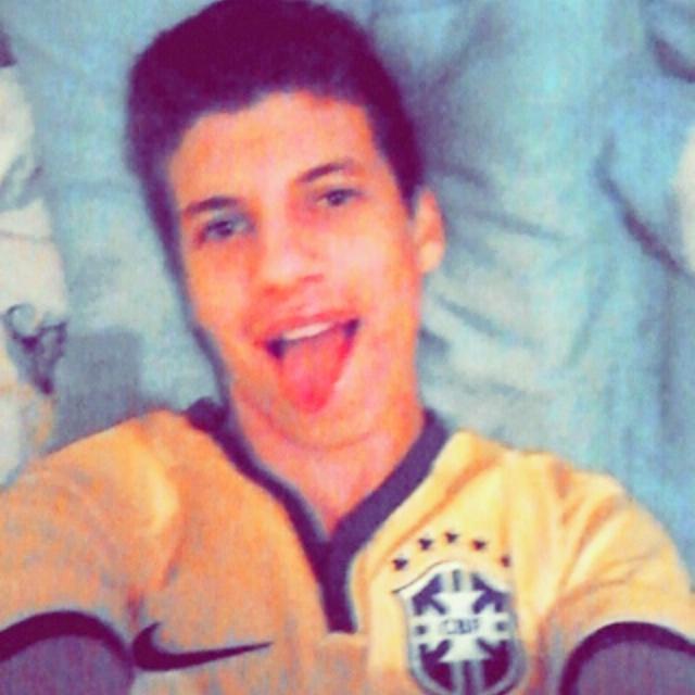 me namora,pois quando eu saio eu sei que você chora.  ( wpp:91949016)