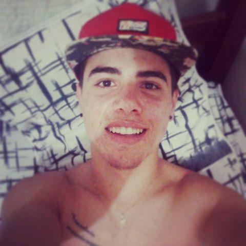 Feliz, Louco , Amigável sem Medo de nada , a nao ser do escuro '-'