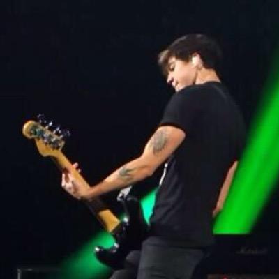 follow @mgcliffordxmuke and rt this tweet for 6 free follows!!!!! https://t.co/iKLC8QuCK0
