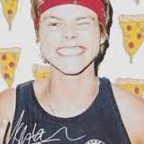 PurpleDincsaur's profile picture. Pizza, and Ashton and stuff.