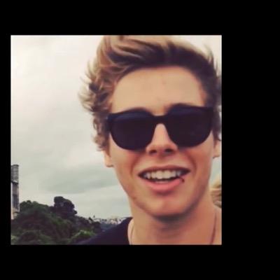 LUKELOVER07's profile picture. I LOVE LUKE HEMMINGs