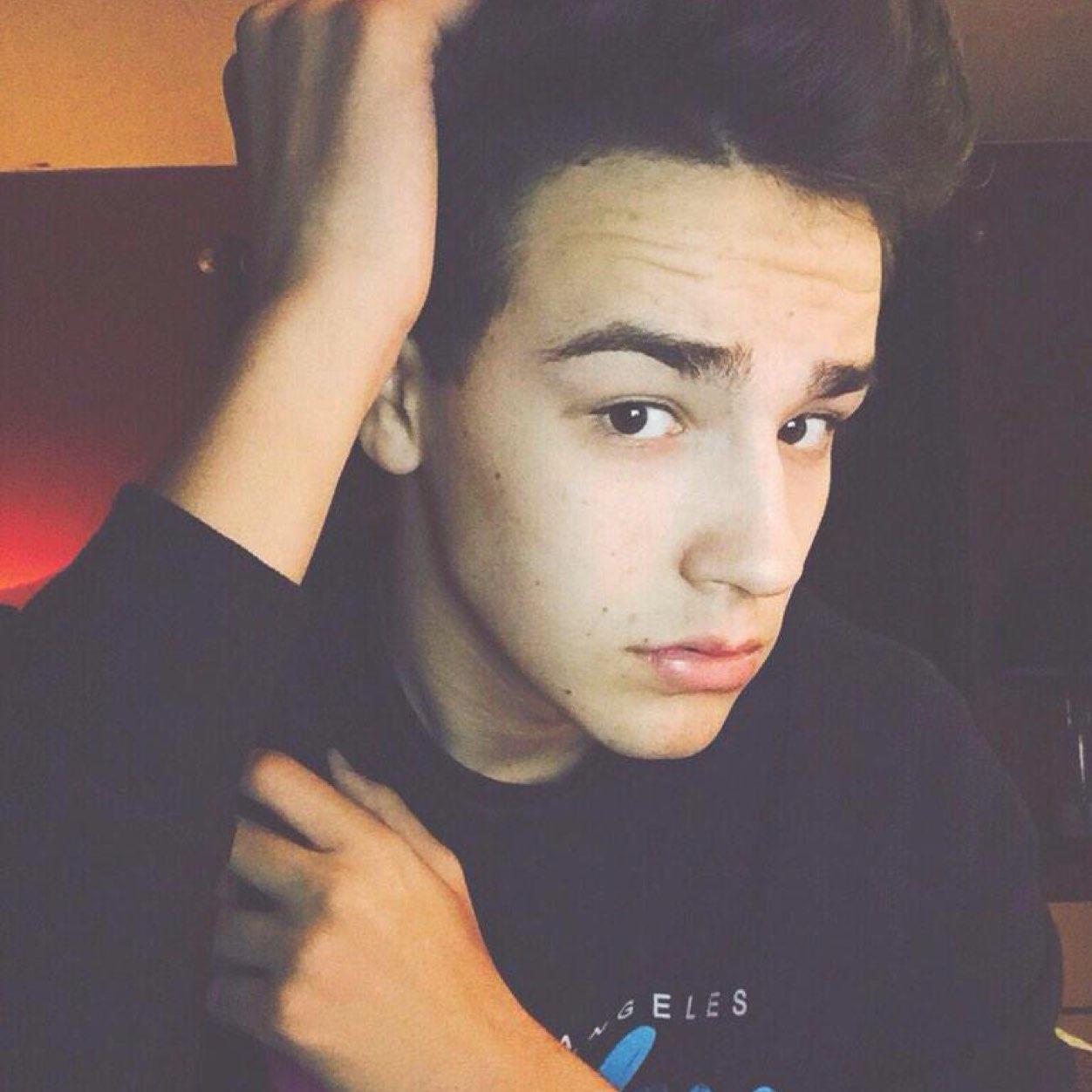 || @jacobwhitesides || tx || ◻️sider || https://t.co/qzSJ3jAK7K