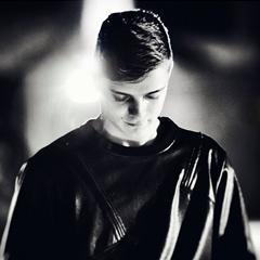 ♥ Don't listen to the crowd, the crowd doesn't have a mind ♥