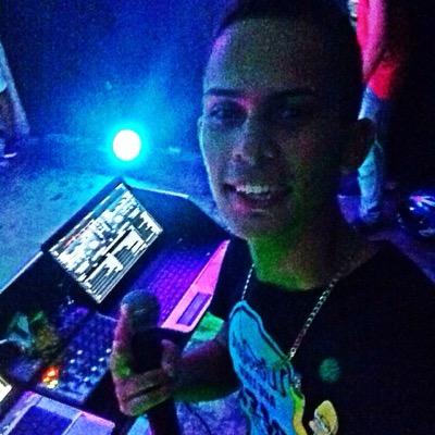 DJ na banda Pegada da Galera ! 
.
.
Super Apaixonado e Namorado da SâmyresMarques ❤️