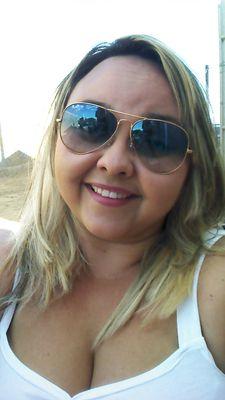 A Estrovertida, a apaixonada pela a VIDA, a futura Assistente Social, a Faturista da Susa, a que não desiste nunca e que se Ama profundamente!!