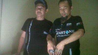 jual berbagai batu cincin (kinyang, giok, bacan, meta, akik dll) bonsai dan lukisan