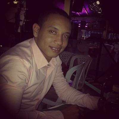 Hola soy vladimil.... Soy estudiante de mercadeo gusta mucho conocer nueva persona..... me gusta cocinar