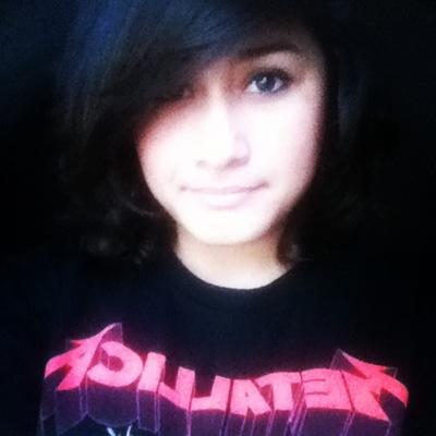 Get that bitch some bacon...bitches like bacon!!
•Instagram: aylin_flores61