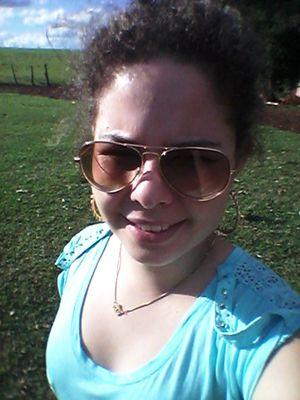 Eu que vivo com α cαbeçα nα luα, com músicα no ouvido e corαção nα bocα :)
eu sou meninα e mulher, eu sei muito bem o que quero .