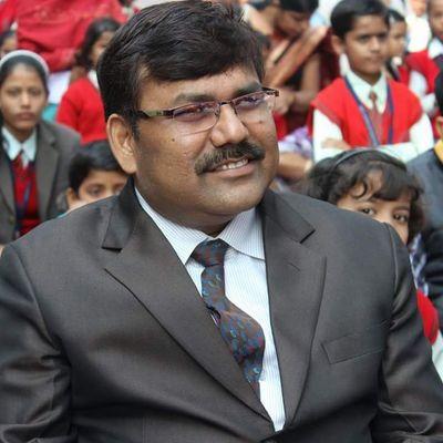 Principal/Durector of Holy Cross International School, patna, Affiliated to C.B.S.E. new delhi.l also teach chem.for llt jee and medical student.